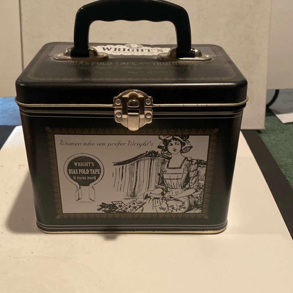 NWT Wright’s Bias Fold Tape & Trimmings Tin, The Sewing Room Labor Saver